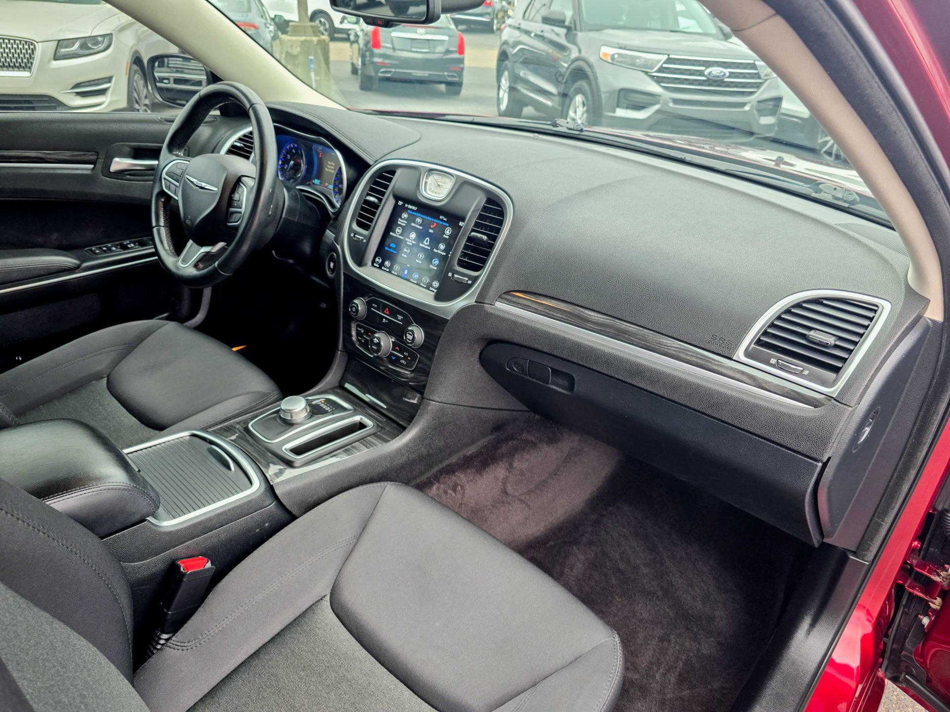 Used 2018 Chrysler 300 Touring image 9