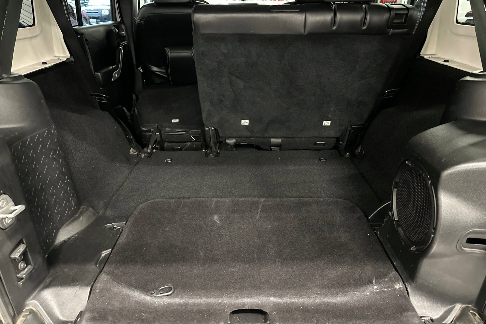 Used 2014 Jeep Wrangler Unlimited Sahara w/ Connectivity Group image 31