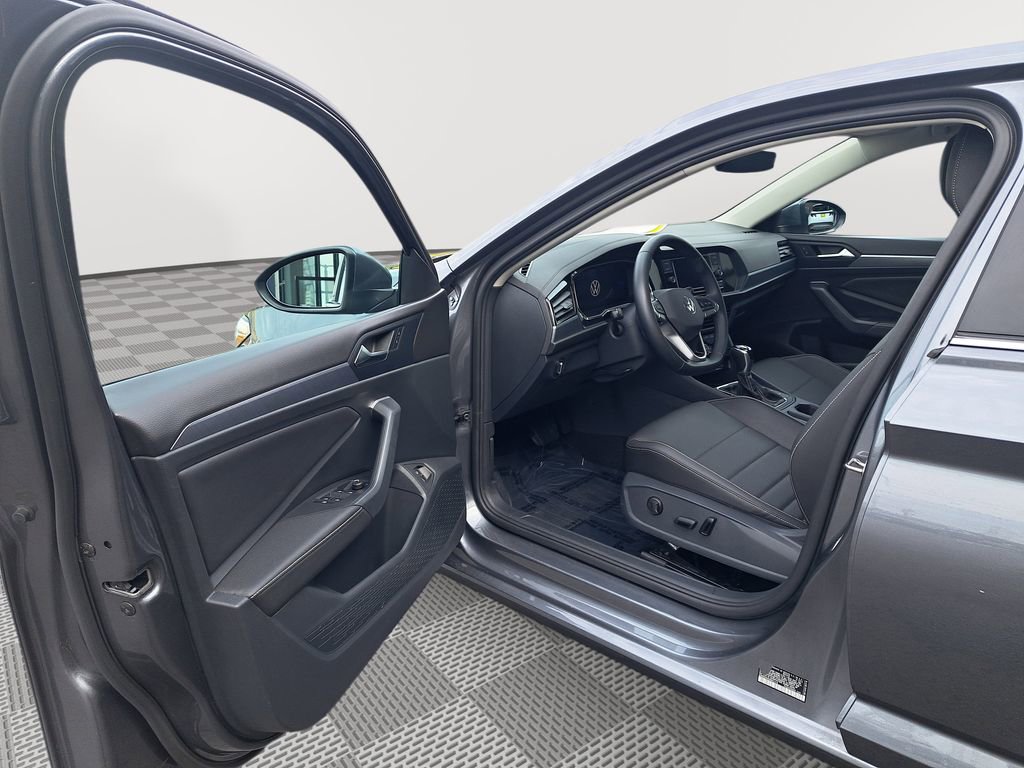 Used 2024 Volkswagen Jetta SE image 11