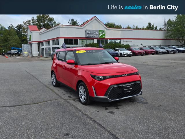 Certified 2023 Kia Soul LX FWD image 1