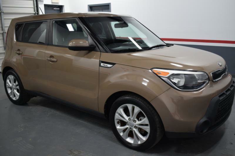 Used 2015 Kia Soul + image 2