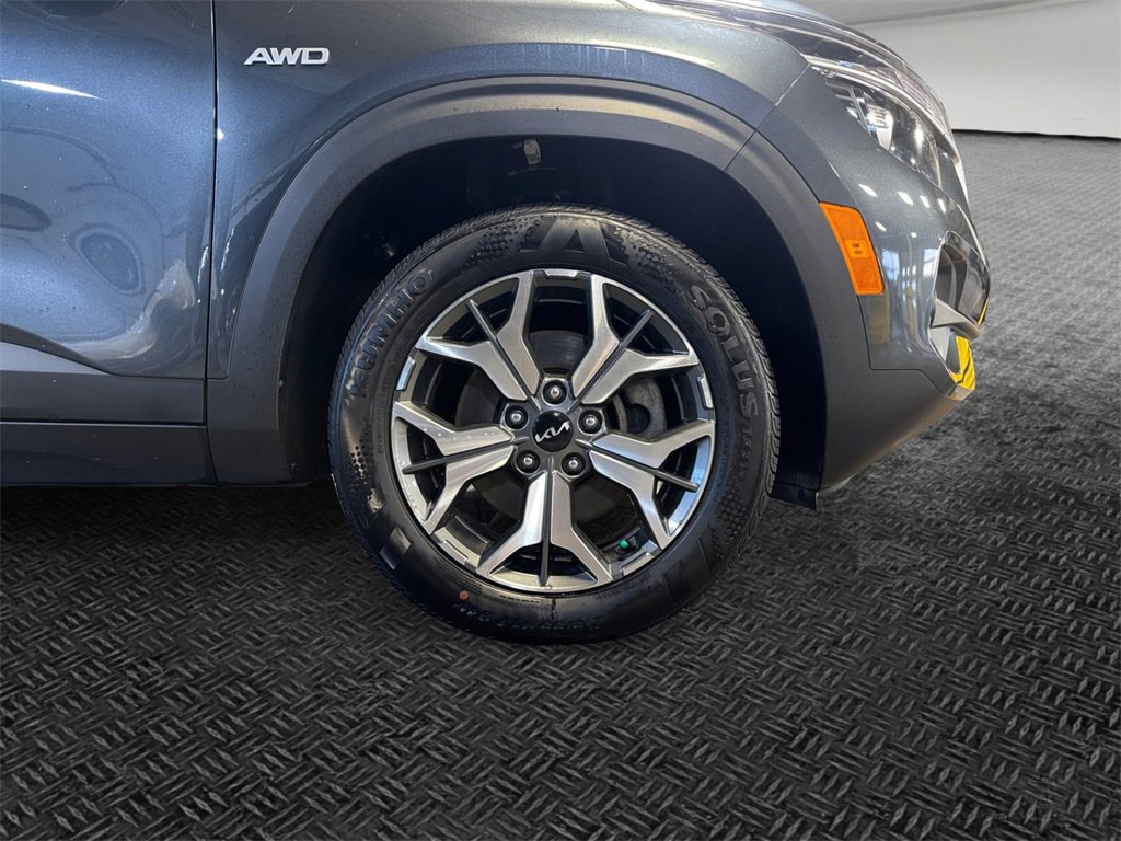 Certified 2023 Kia Seltos EX image 11