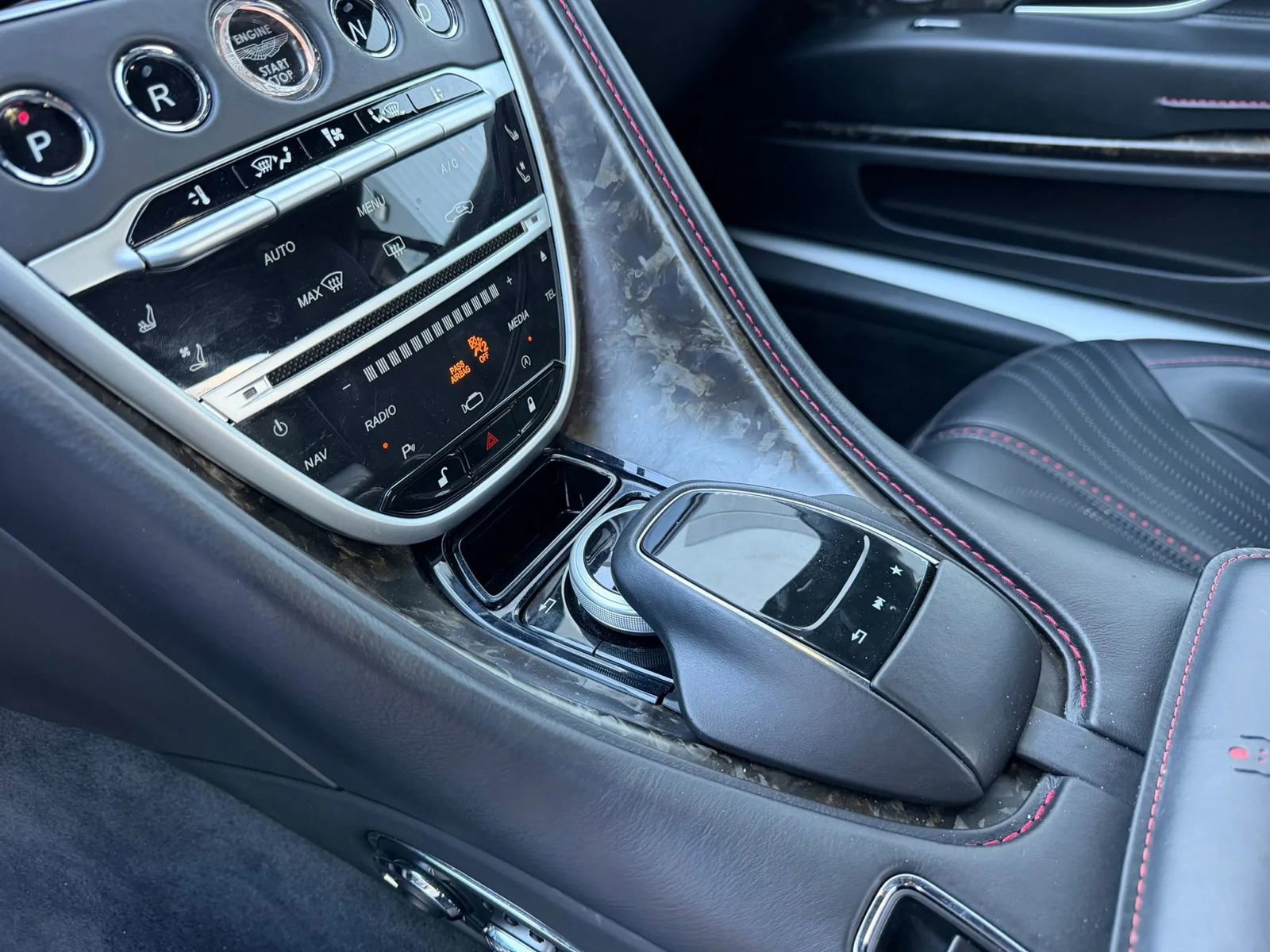 Used 2018 Aston Martin DB11 V12 RWD image 21