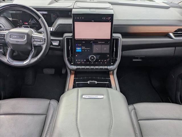 Used 2025 GMC Yukon XL Denali w/ Denali Reserve Package image 17