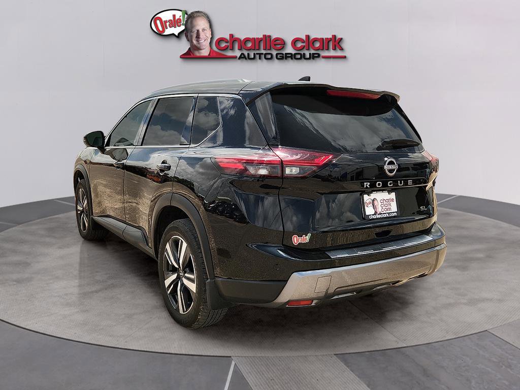 Used 2024 Nissan Rogue SL FWD image 3