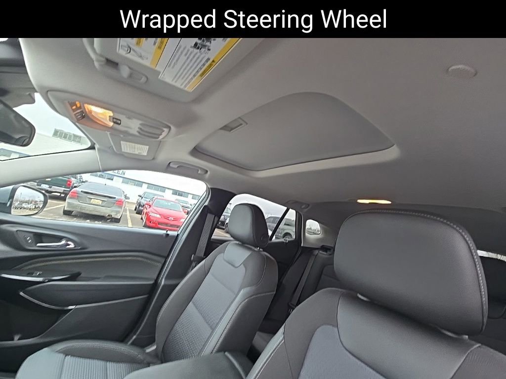 Used 2024 Chevrolet Trax LT w/ Sunroof Package image 16