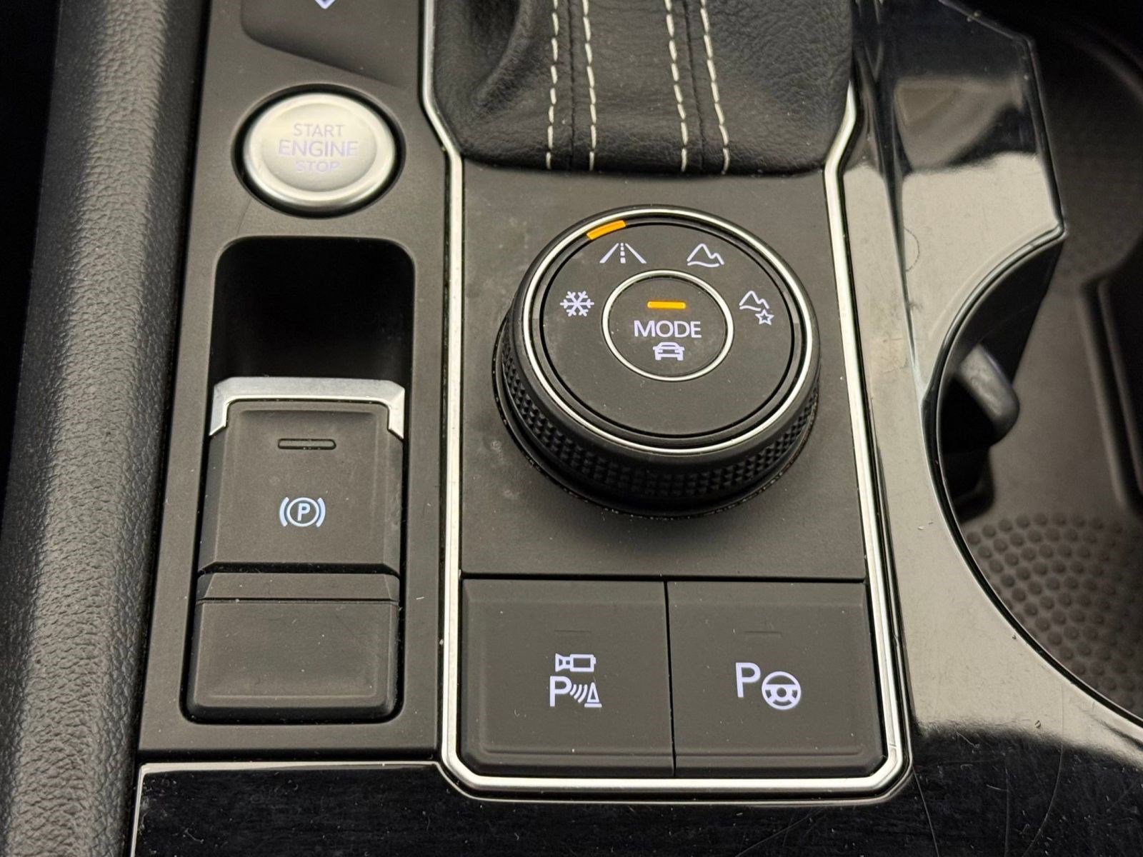 Used 2023 Volkswagen Atlas Cross Sport SEL Premium R-Line AWD/4WD image 19