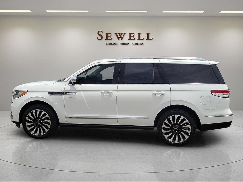 Used 2022 Lincoln Navigator Black Label AWD/4WD image 2