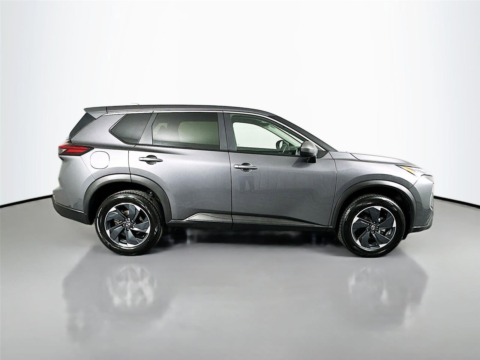 Used 2024 Nissan Rogue SV image 16