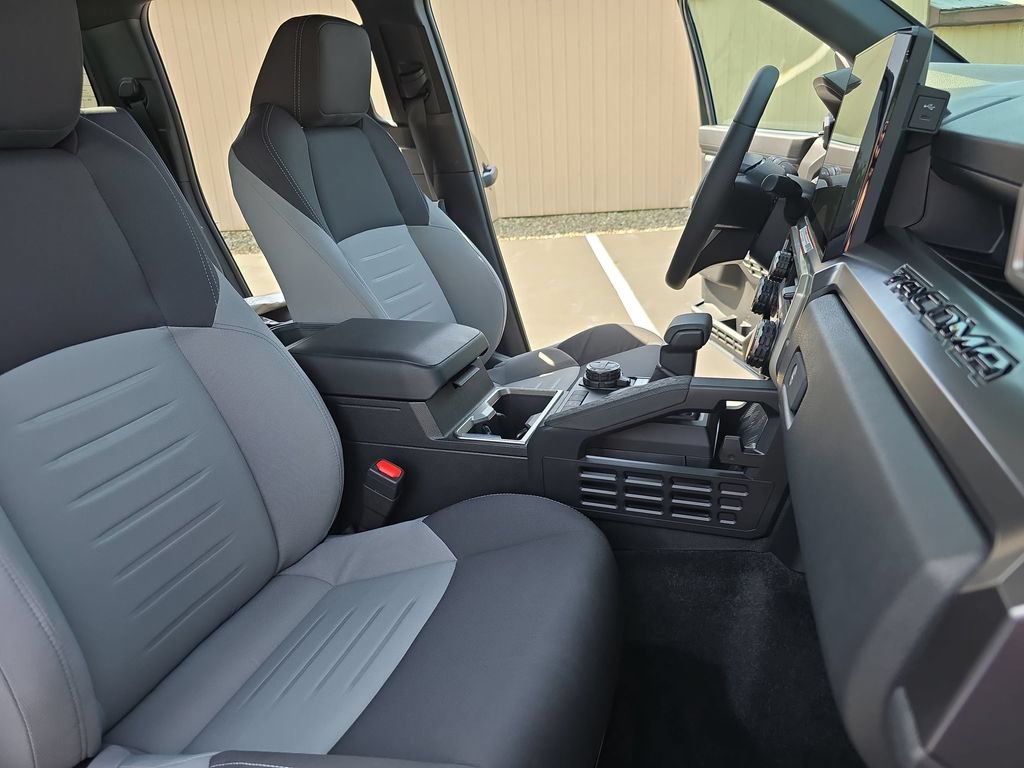 Used 2025 Toyota Tacoma TRD Off-Road AWD/4WD image 13