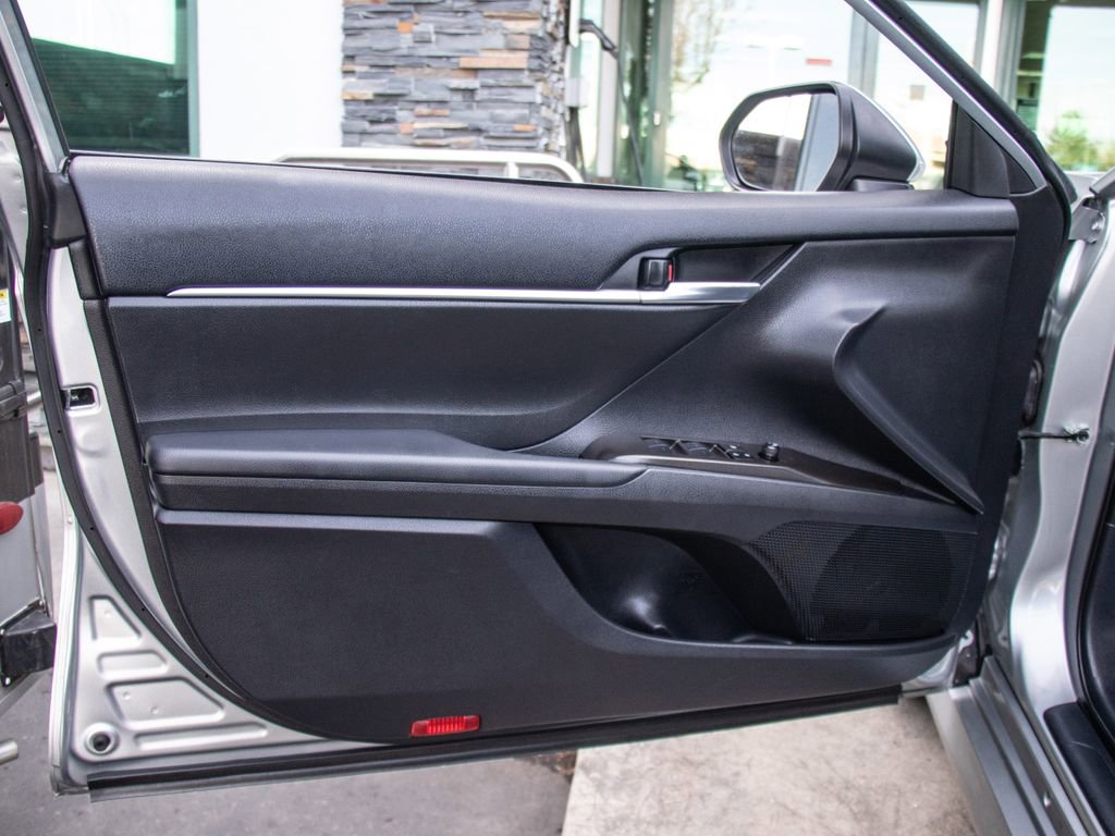 Used 2023 Toyota Camry SE FWD image 9