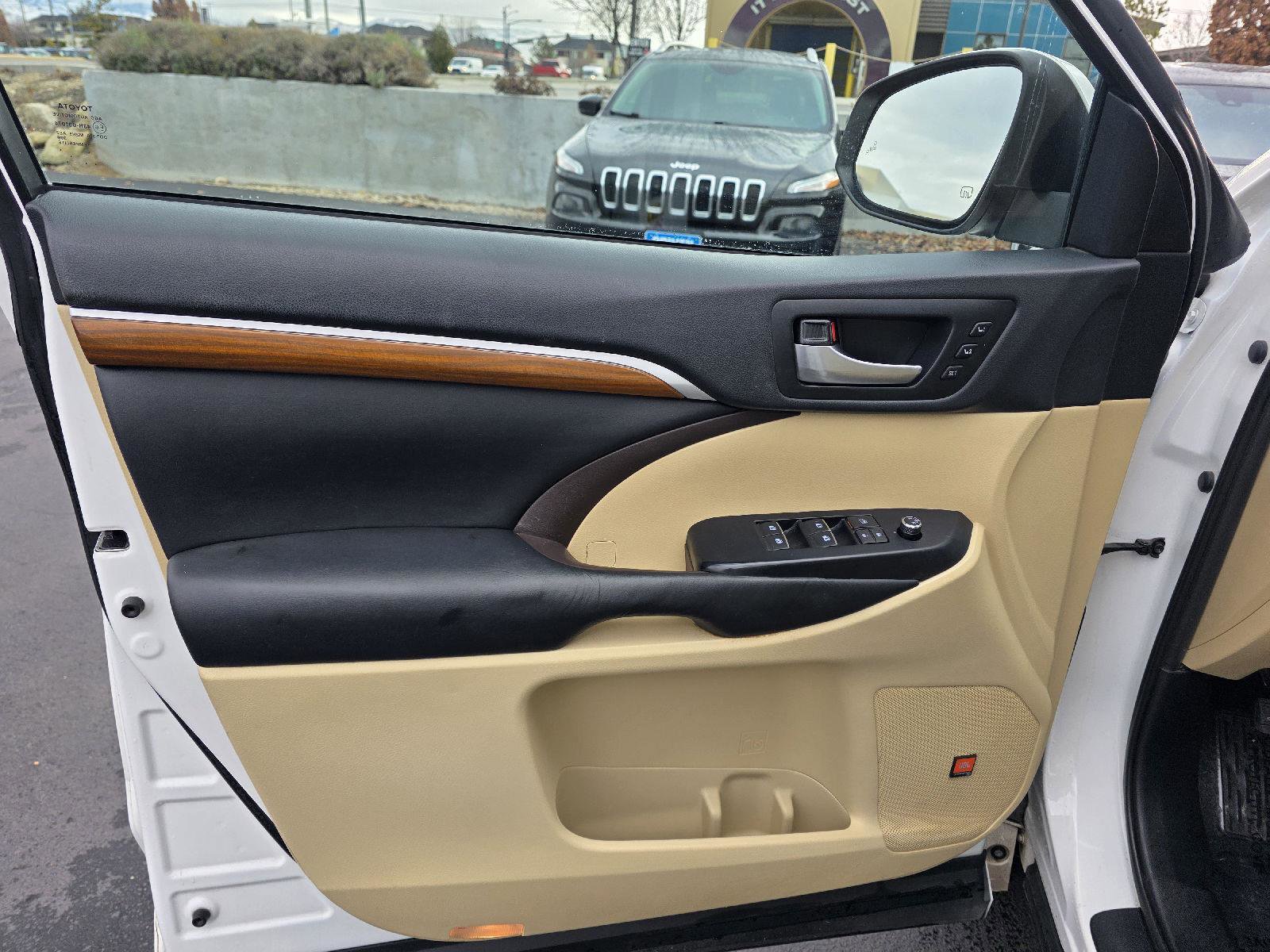 Used 2019 Toyota Highlander Limited image 13