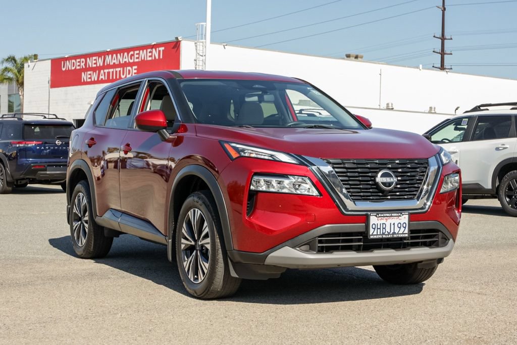 Used 2023 Nissan Rogue SV FWD image 2