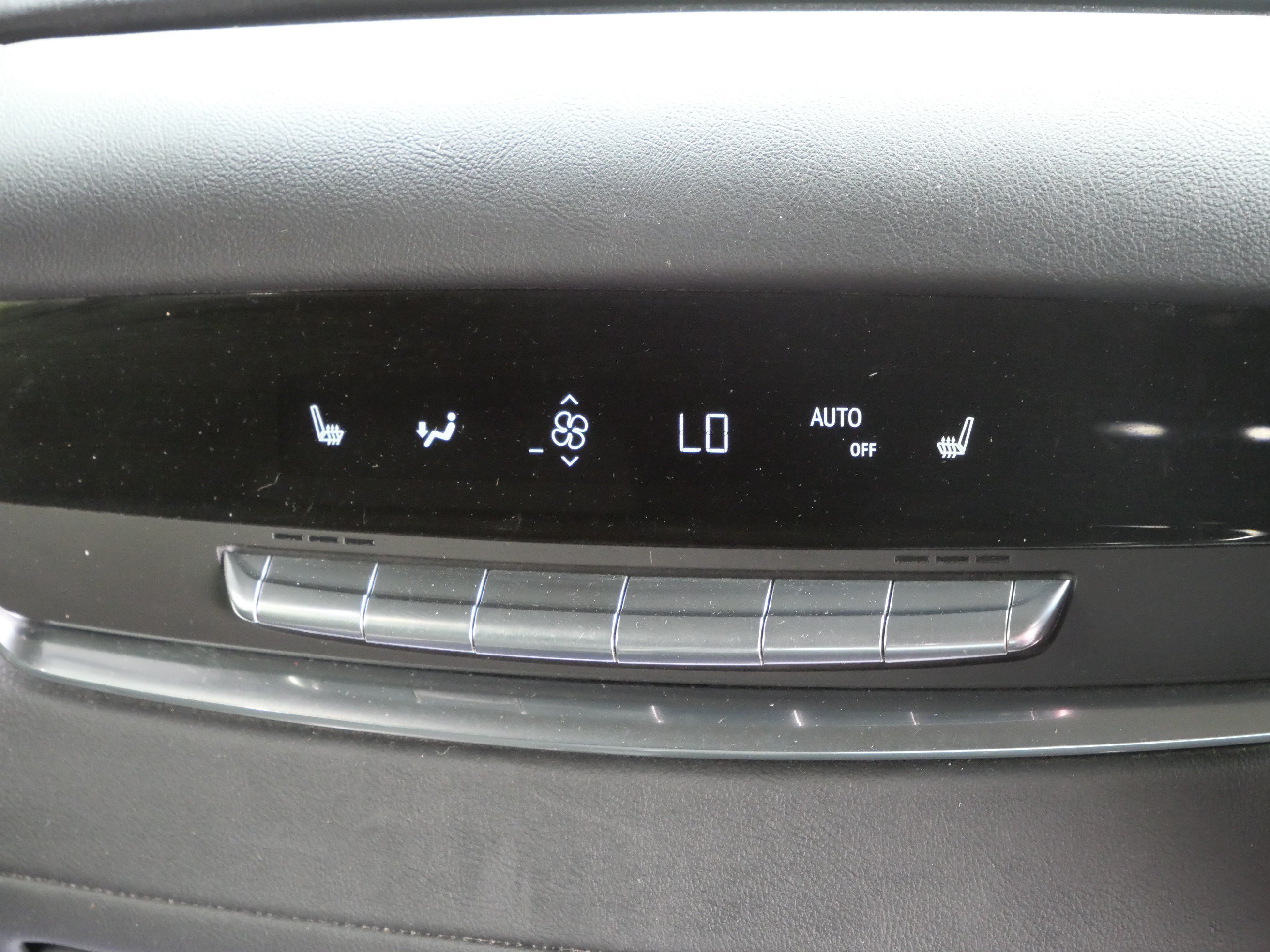 Certified 2024 Cadillac Escalade Premium Luxury w/ Performance Package AWD/4WD image 10