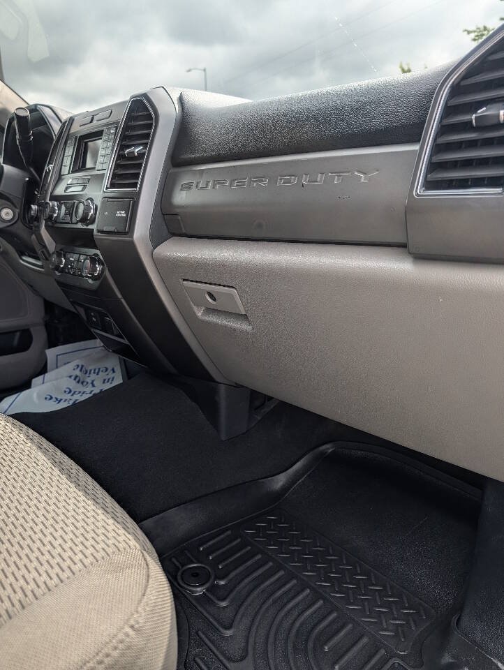 Used 2019 Ford F350 XLT w/ Camper Package AWD/4WD image 29