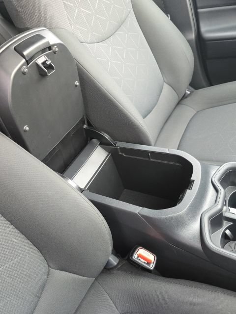 Used 2025 Toyota RAV4 XLE AWD/4WD image 31