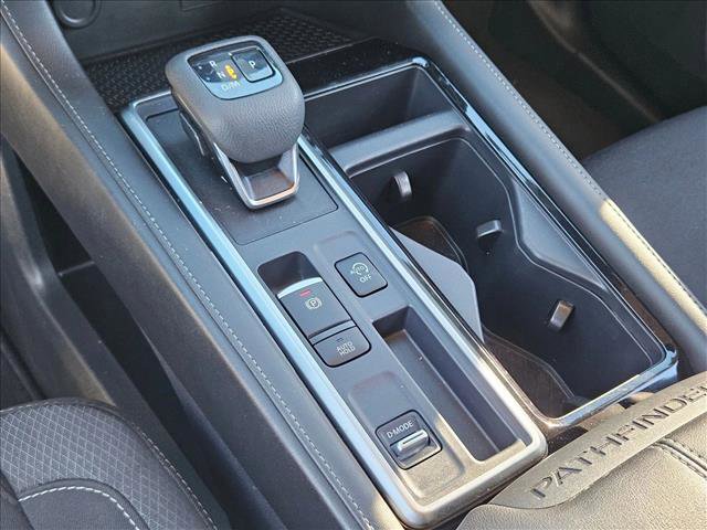Used 2024 Nissan Pathfinder SV image 12