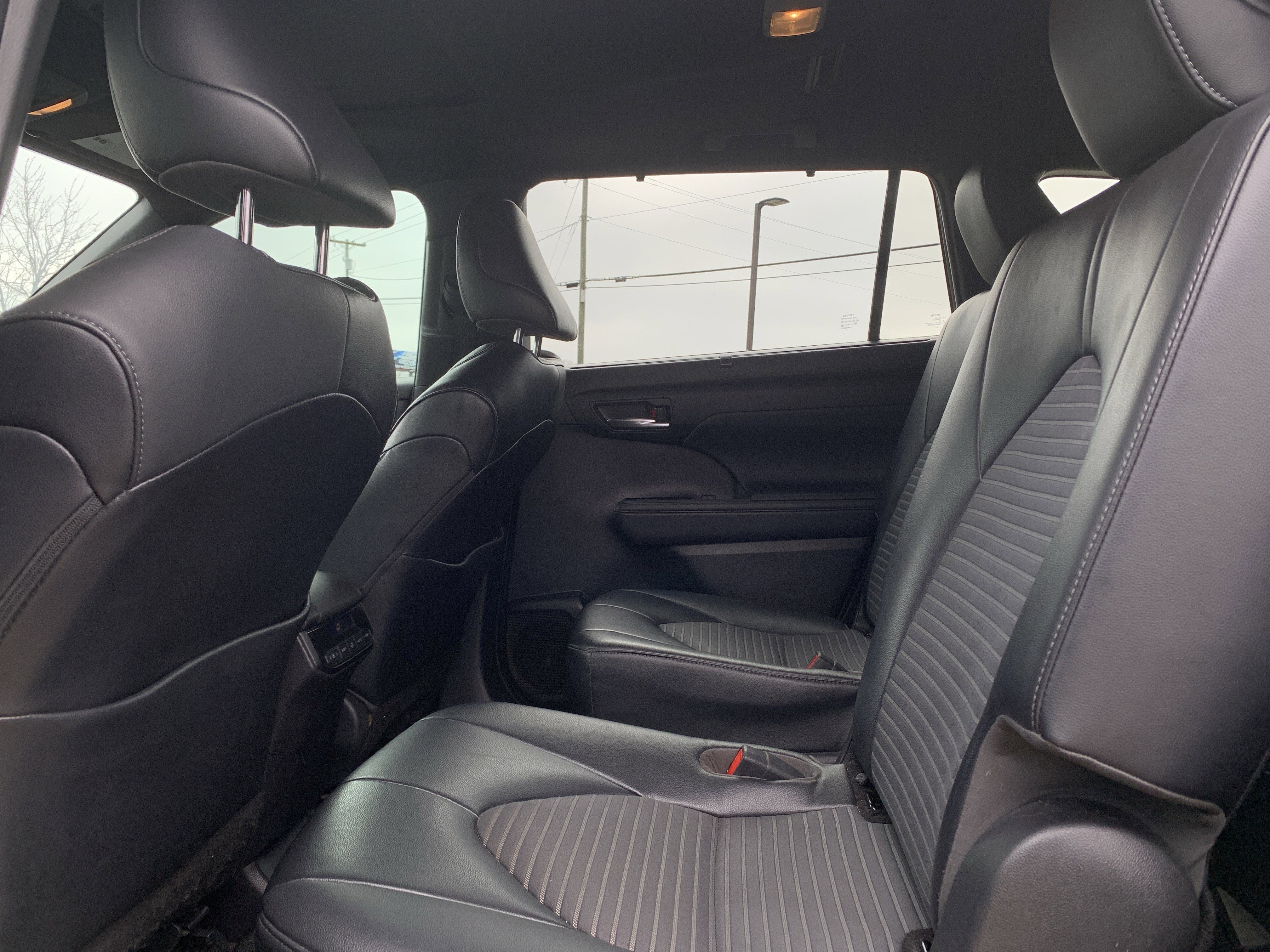 Used 2022 Toyota Highlander XSE image 31