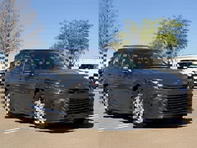 Used 2025 Toyota Camry LE image 2