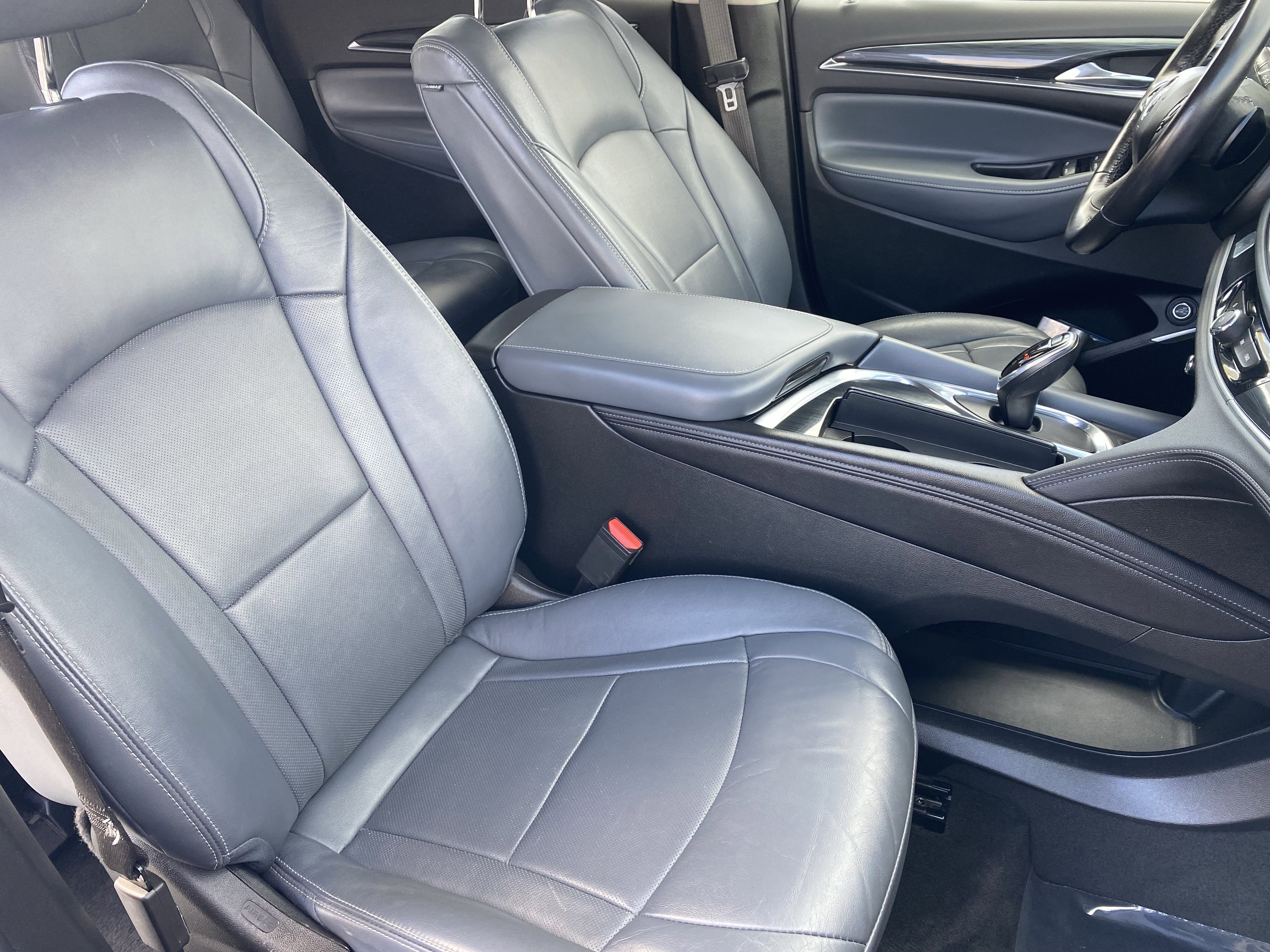 Used 2020 Buick Enclave Essence image 10