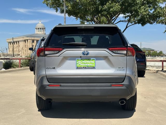 Used 2022 Toyota RAV4 XLE Premium AWD/4WD image 4