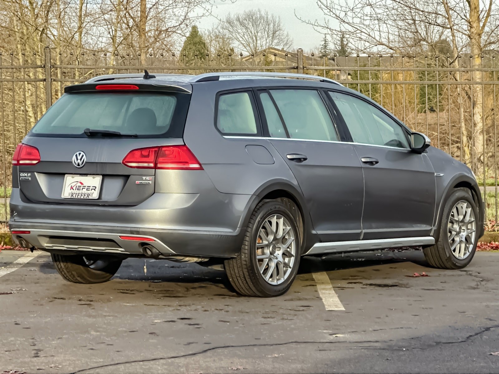 Used 2017 Volkswagen Golf Alltrack SE image 4