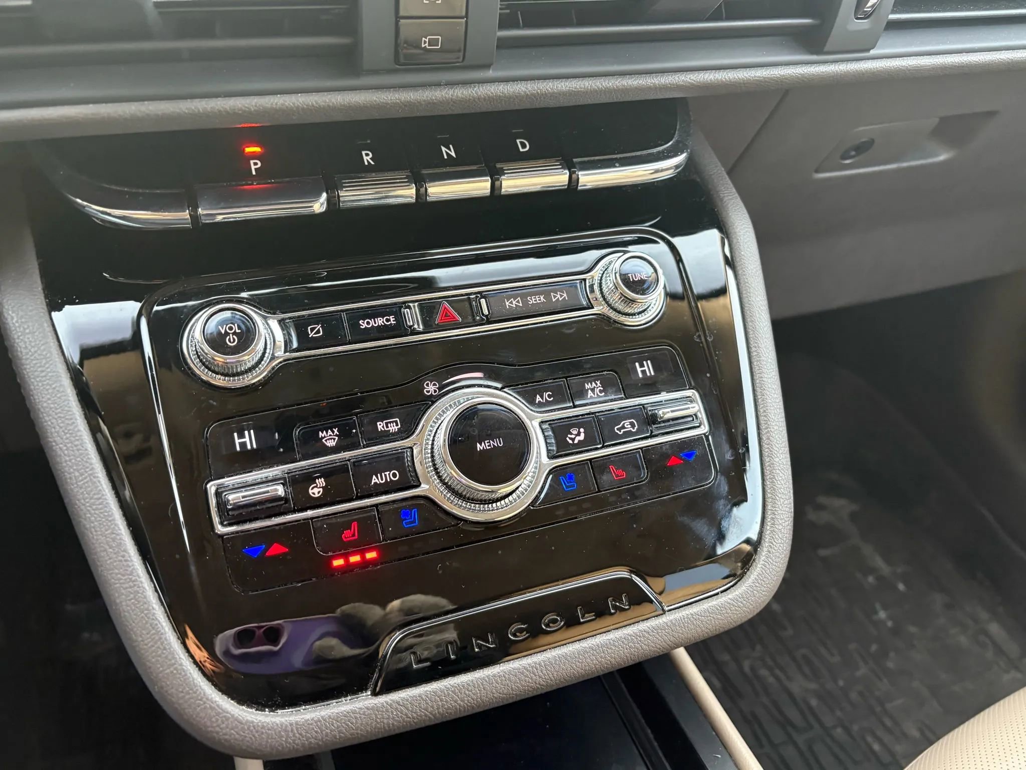 Used 2020 Lincoln Corsair Sport Utility 4D w/ Equipment Group 101A image 15