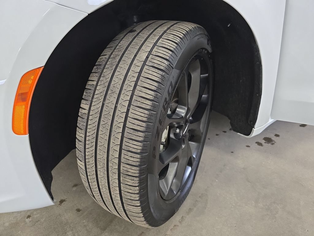 Certified 2025 Chrysler Pacifica Limited FWD image 35