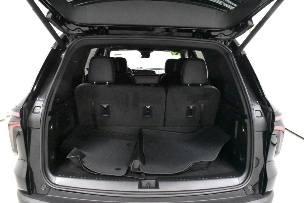 Used 2024 Chevrolet Traverse Z71 w/ Enhanced Driving Package image 11