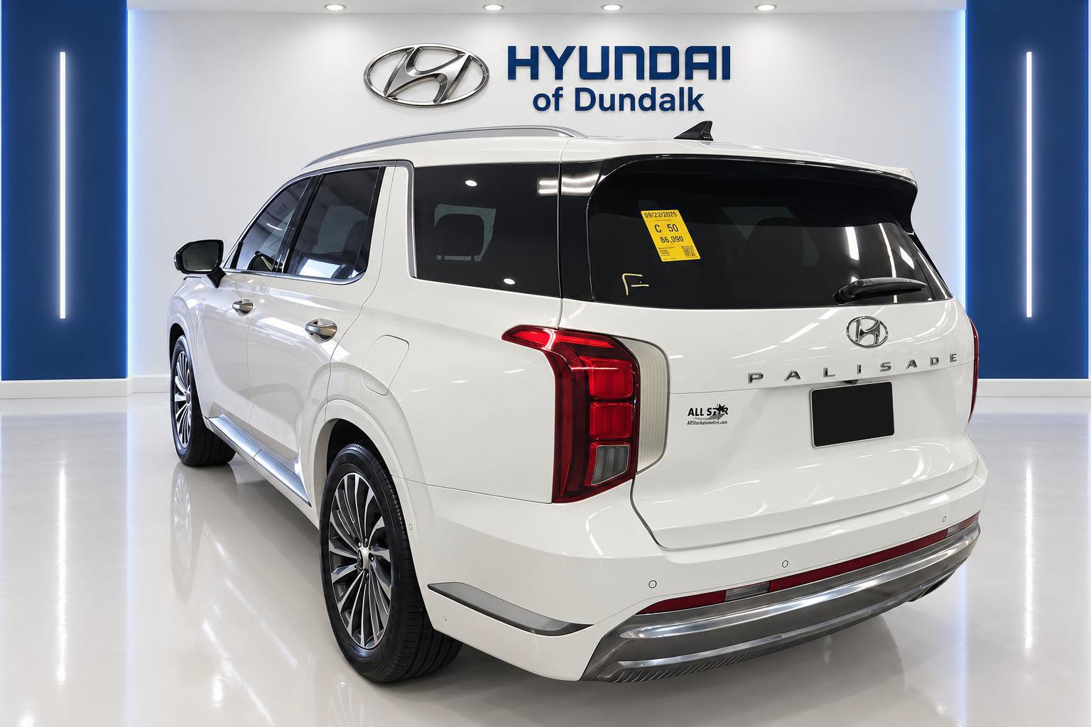 Used 2024 Hyundai Palisade Calligraphy FWD image 2