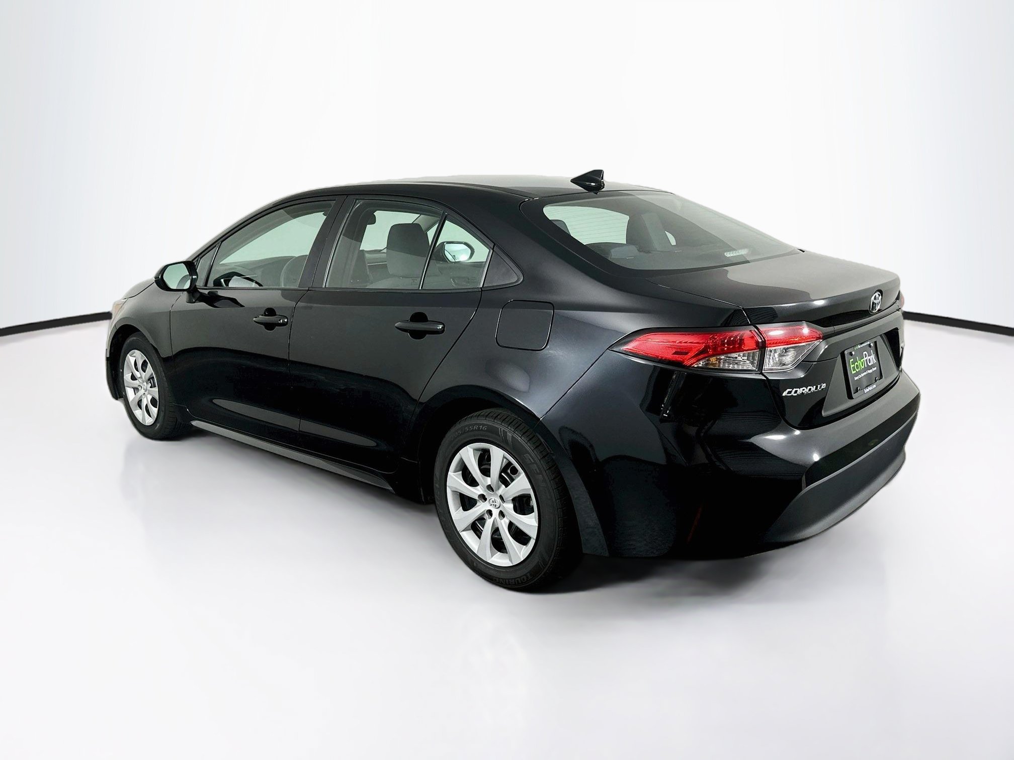 Used 2025 Toyota Corolla LE FWD image 5