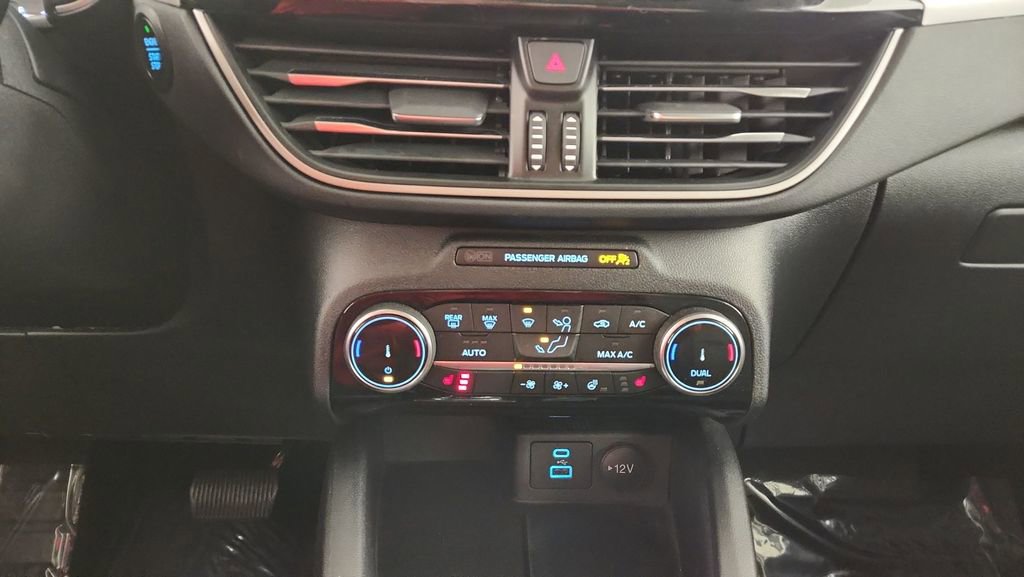 Used 2022 Ford Escape SEL image 17
