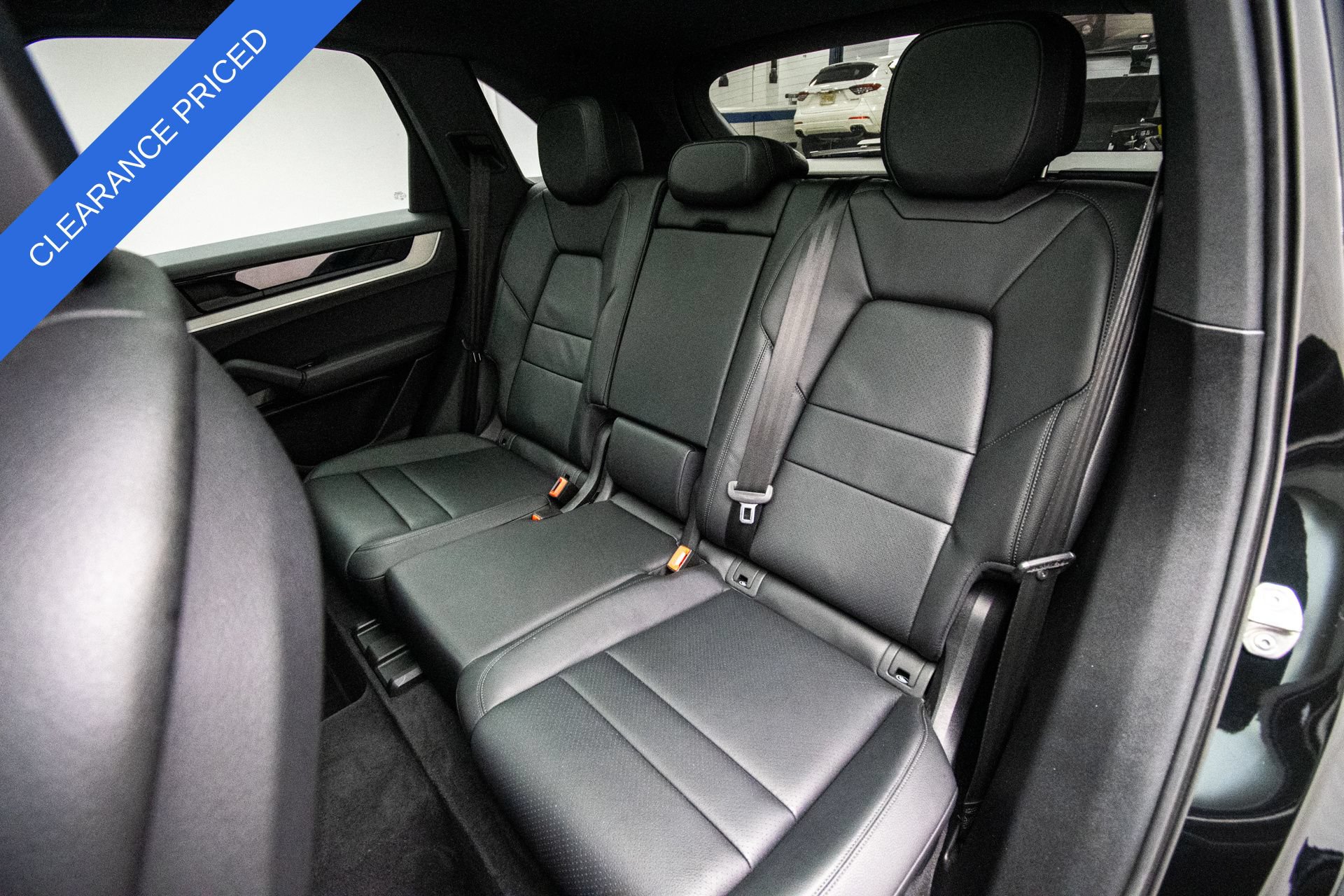 Used 2025 Porsche Cayenne AWD/4WD image 19