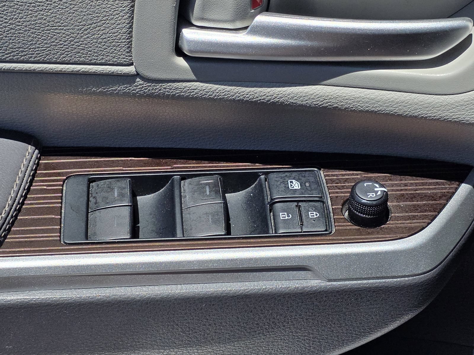Used 2021 Toyota Sienna XLE FWD image 26