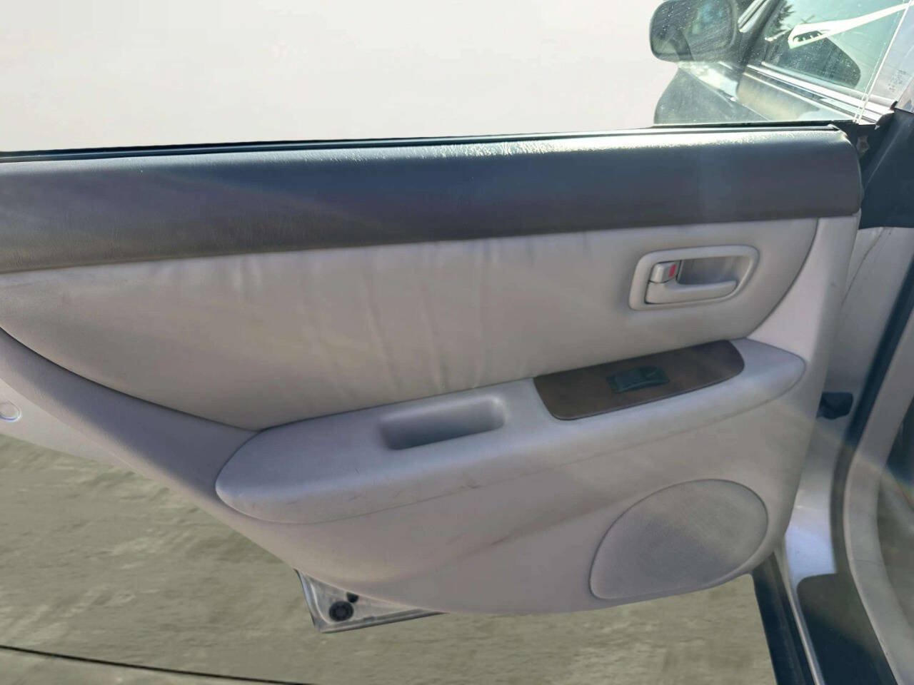 Used 1999 Lexus ES 330 w/ Lexus Value Pkg FWD image 10