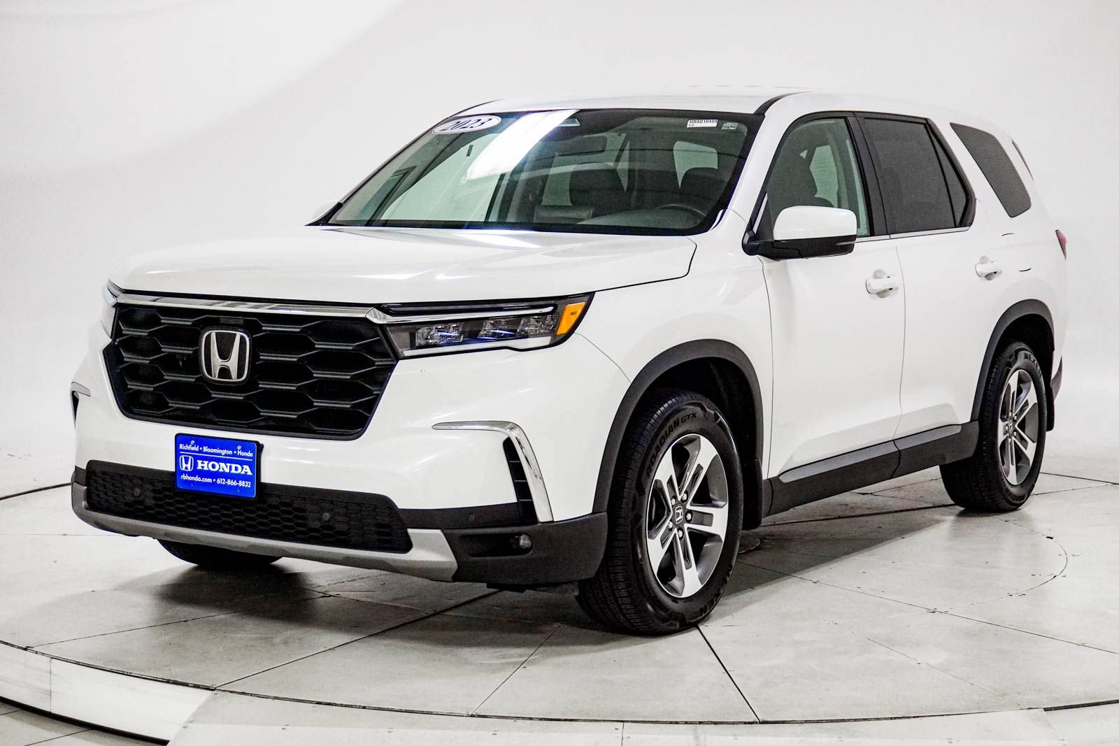 Used 2023 Honda Pilot EX-L image 3