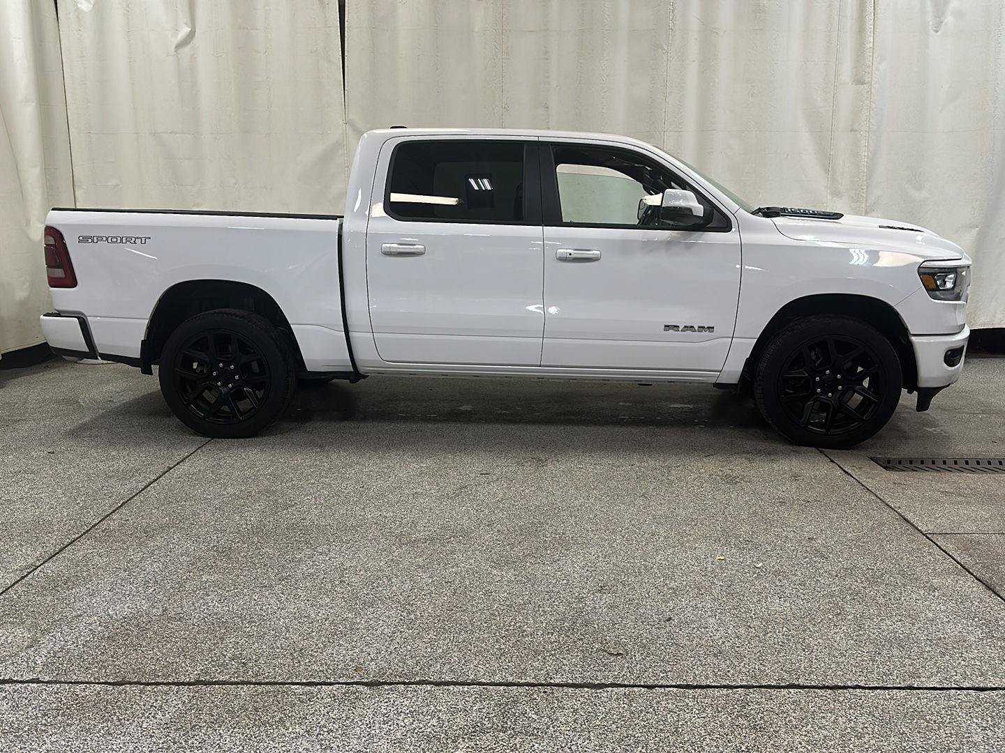 Used 2023 RAM 1500 Laramie AWD/4WD image 6