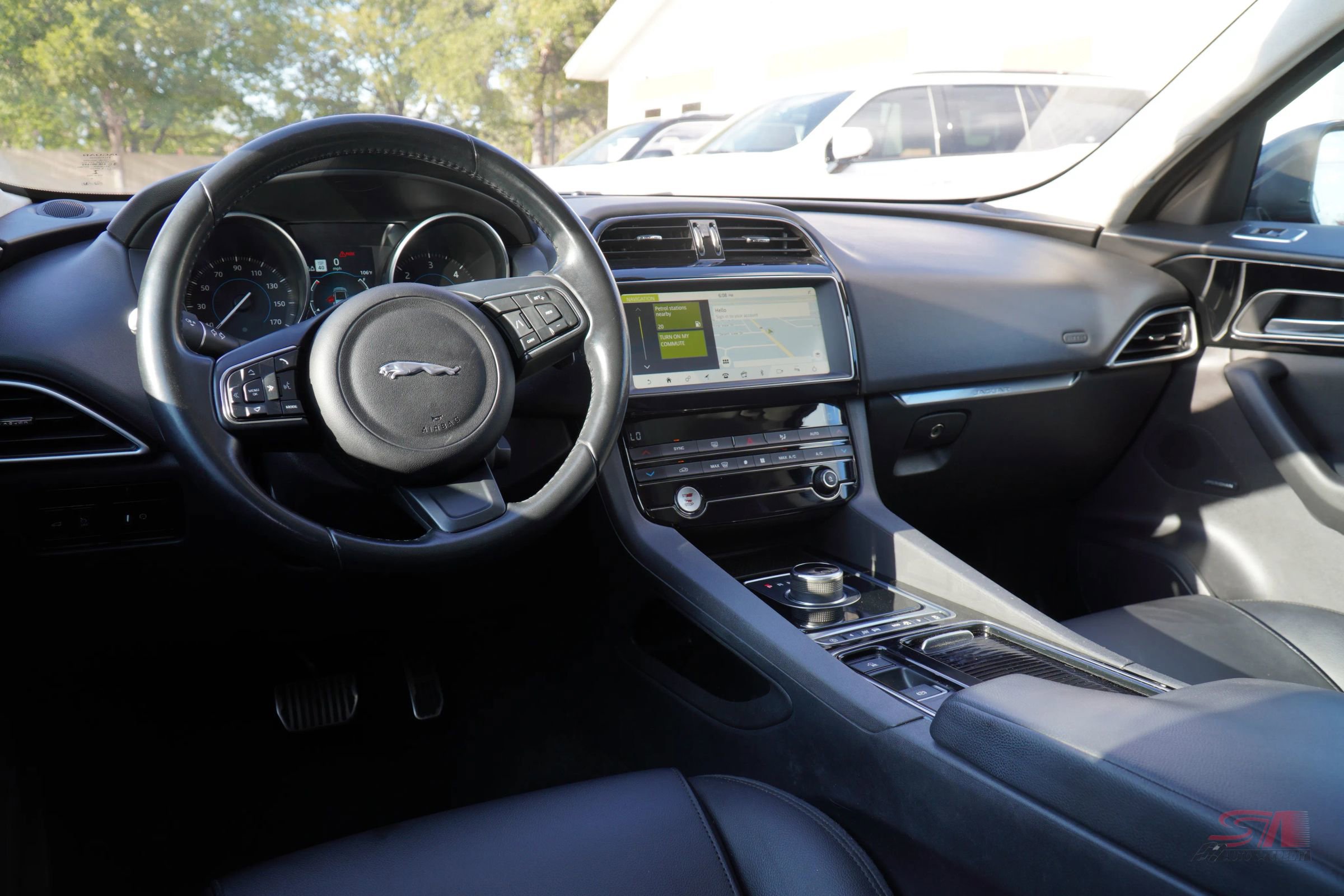 Used 2019 Jaguar F-PACE Premium image 15