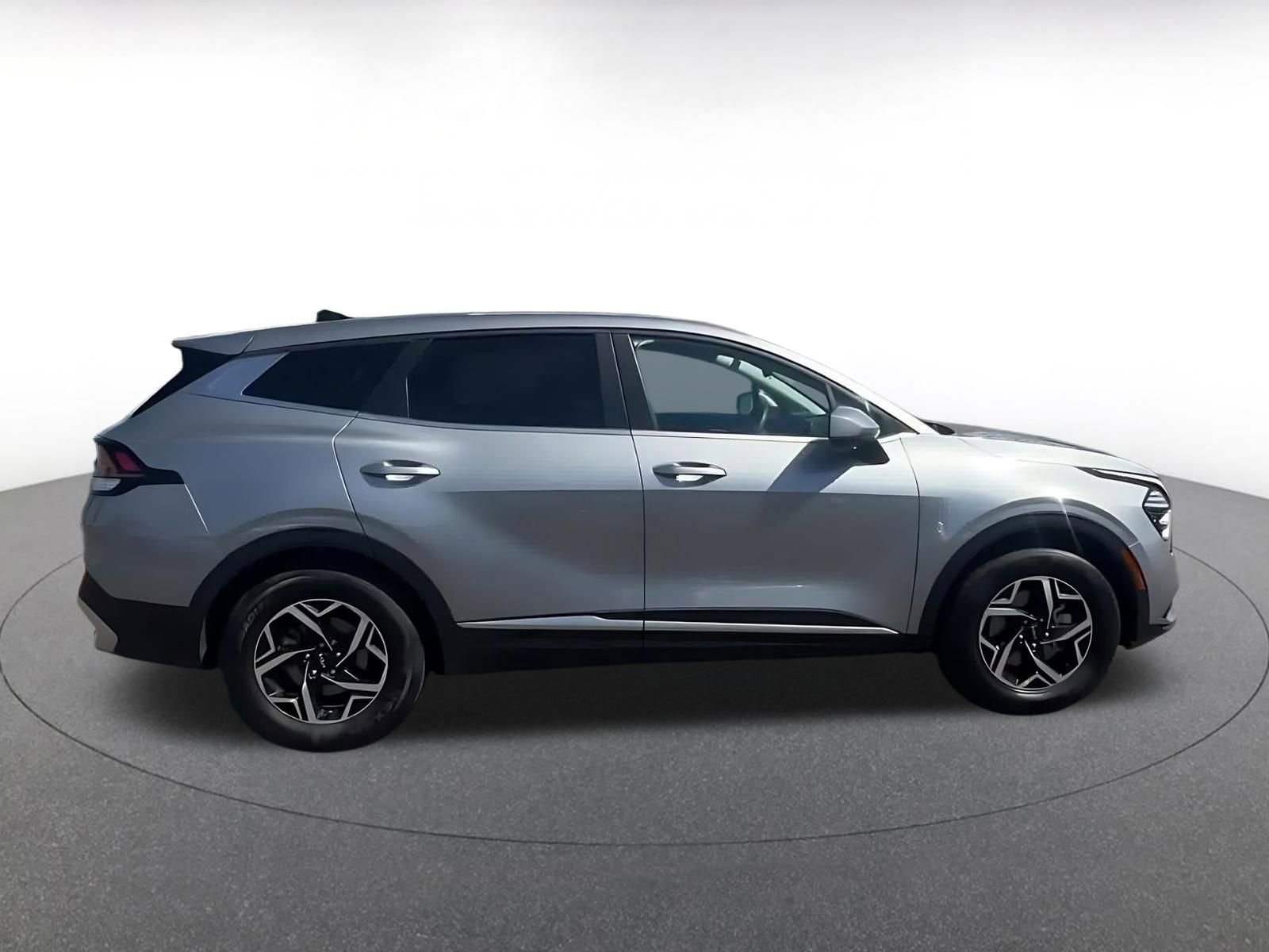 Used 2025 Kia Sportage LX image 16