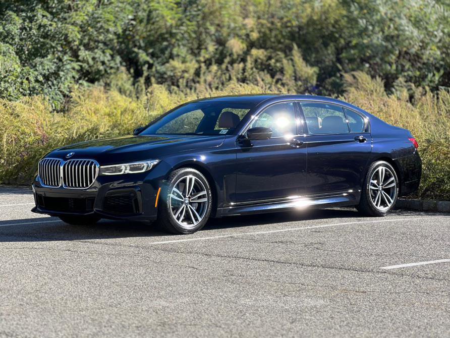 Used 2022 BMW 750i xDrive w/ M Sport Package image 4