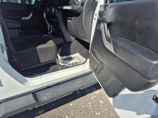 Used 2016 Jeep Wrangler Unlimited Sahara w/ Connectivity Group AWD/4WD image 8