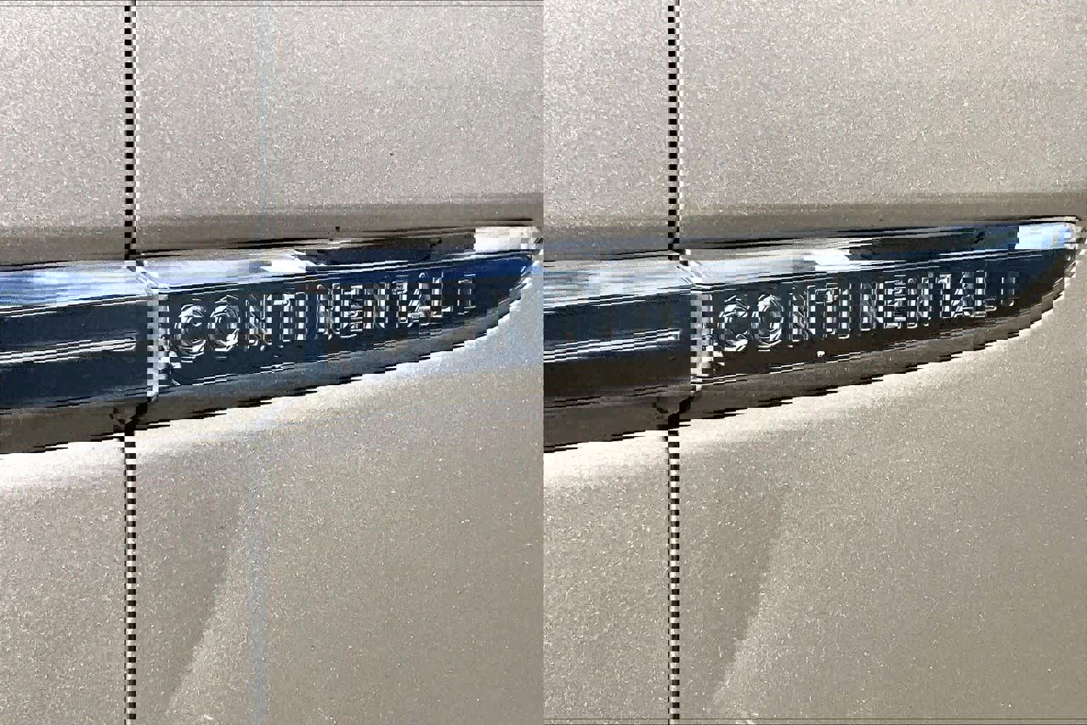 Used 2017 Lincoln Continental Premiere image 10