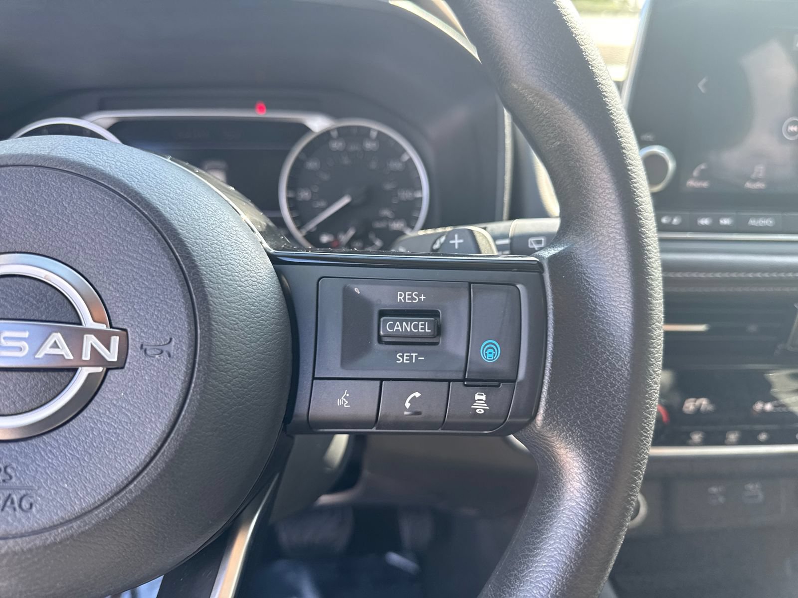 Certified 2022 Nissan Rogue SV FWD image 25