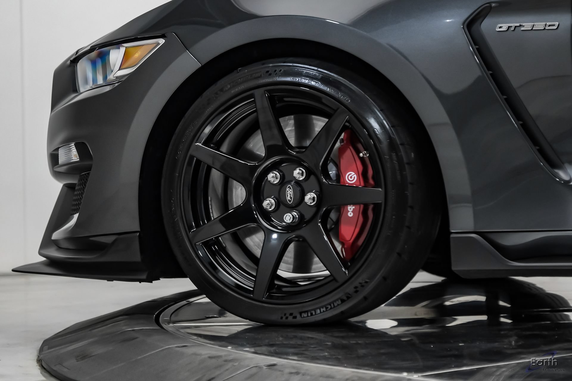 Used 2020 Ford Mustang Shelby GT350R w/ GT350R Equipment Group 920A RWD image 94