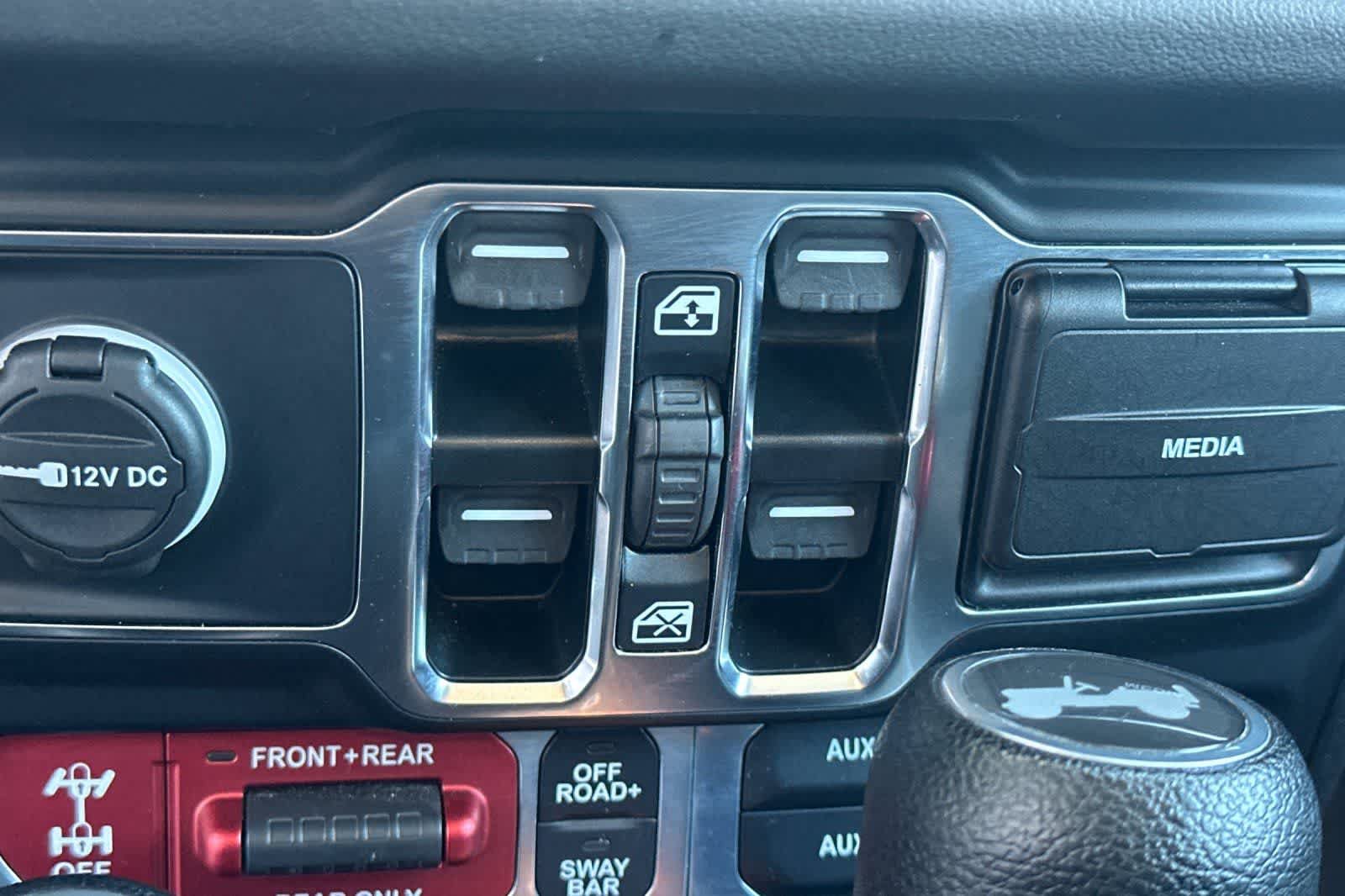 Used 2024 Jeep Wrangler Unlimited Rubicon 4xe AWD/4WD image 13