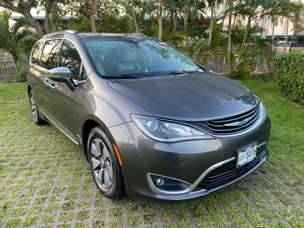 Used 2018 Chrysler Pacifica Limited w/ Advanced Safetytec Group