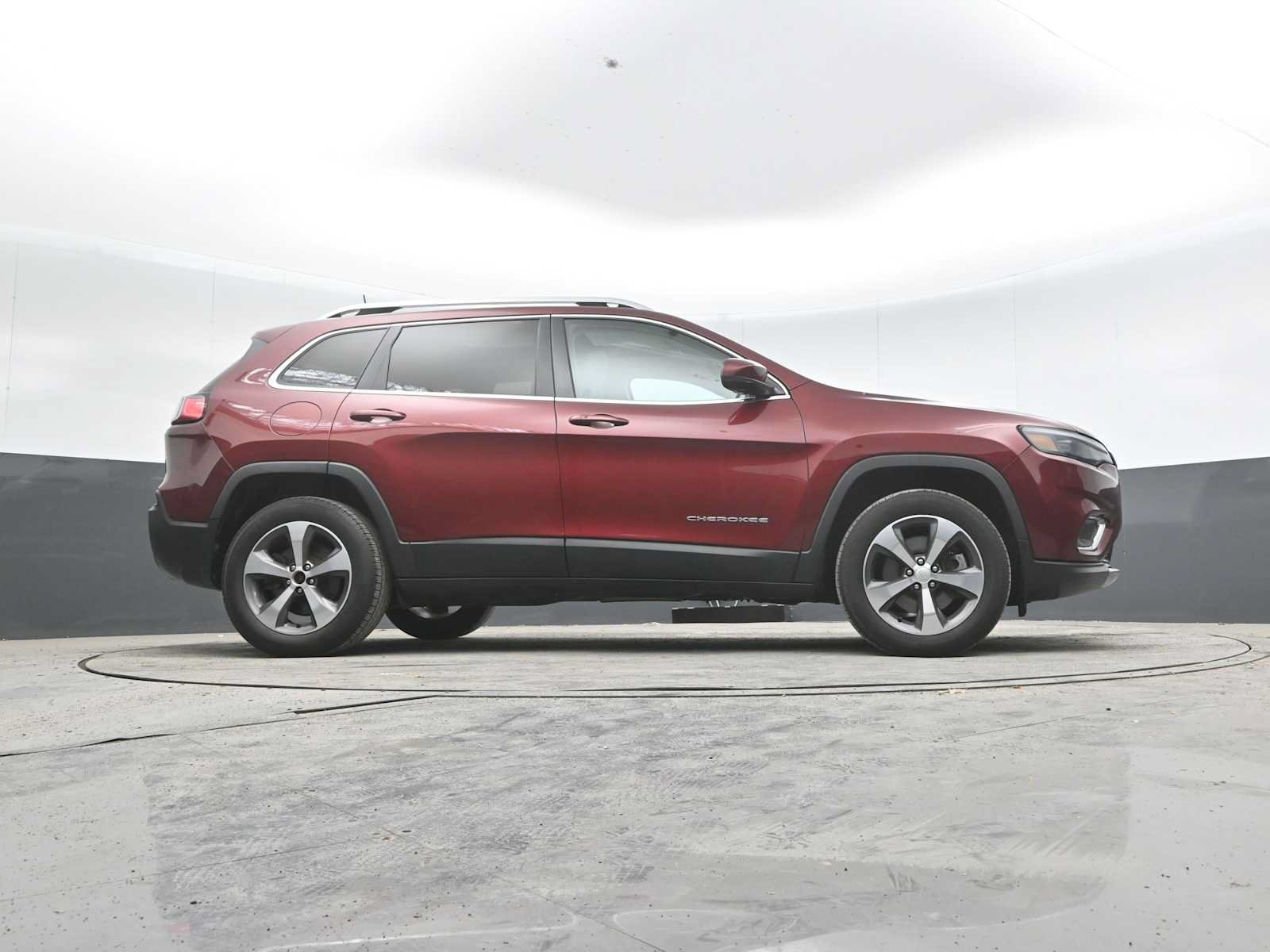Used 2019 Jeep Cherokee Limited AWD/4WD image 30