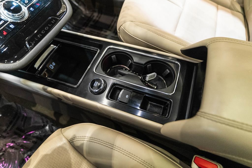 Used 2021 Lincoln Corsair AWD w/ Premium Package image 24