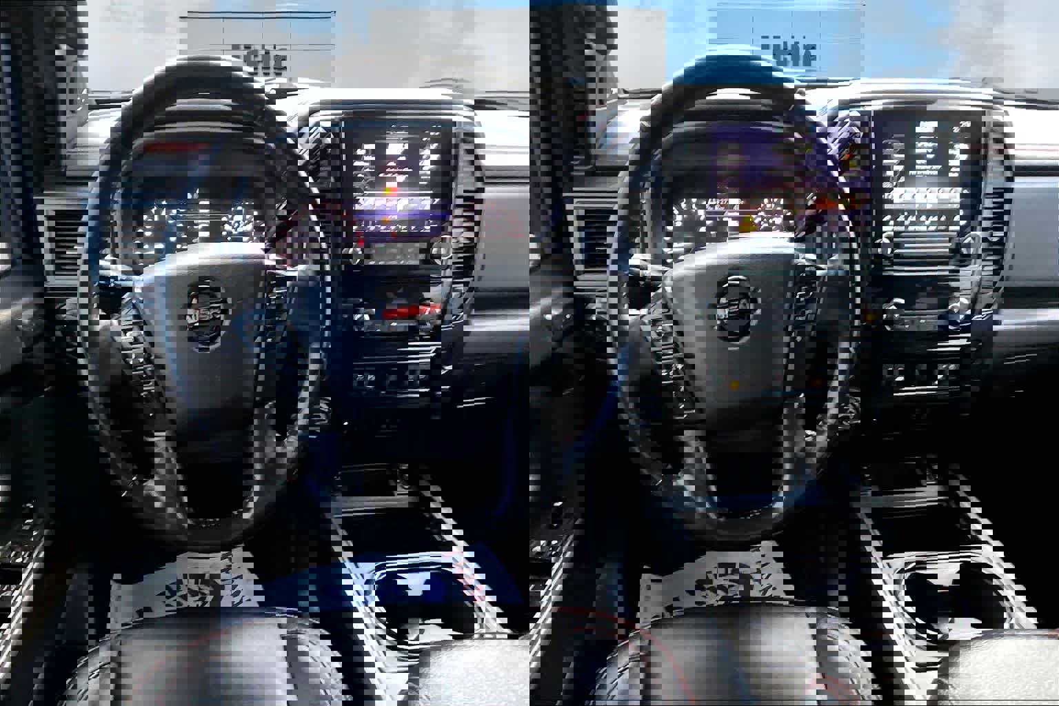 Used 2021 Nissan Titan PRO-4X w/ Pro-4x Convenience Package image 15