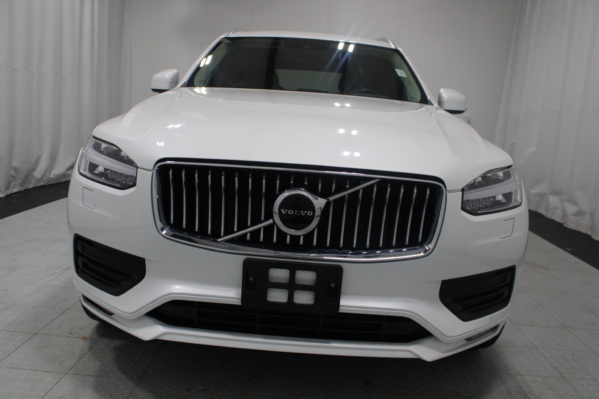 Used 2021 Volvo XC90 T5 Momentum w/ Climate Package AWD/4WD image 3